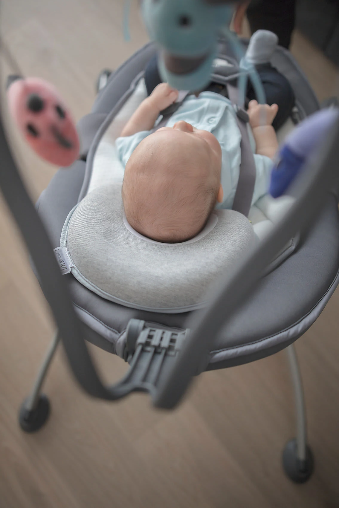 BabyMoov Kopfstütze Lovenest, Mosaik Blau – Bild 8