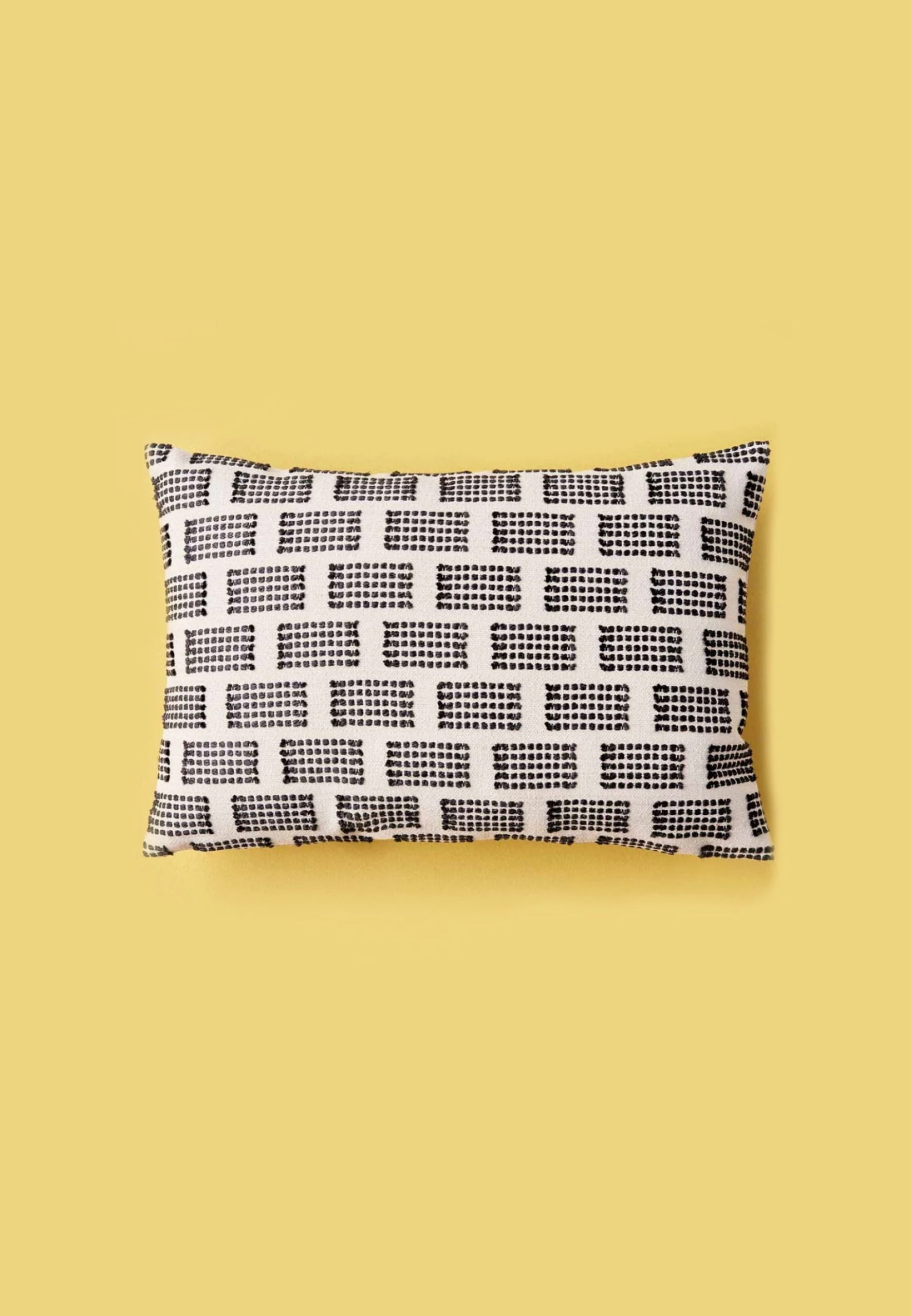 BELLA MAISON Dekokissen Lake In Black – Bild 2