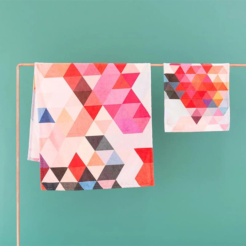 Juniqe Handtuch "It's Your World" In Bunt – Bild 2