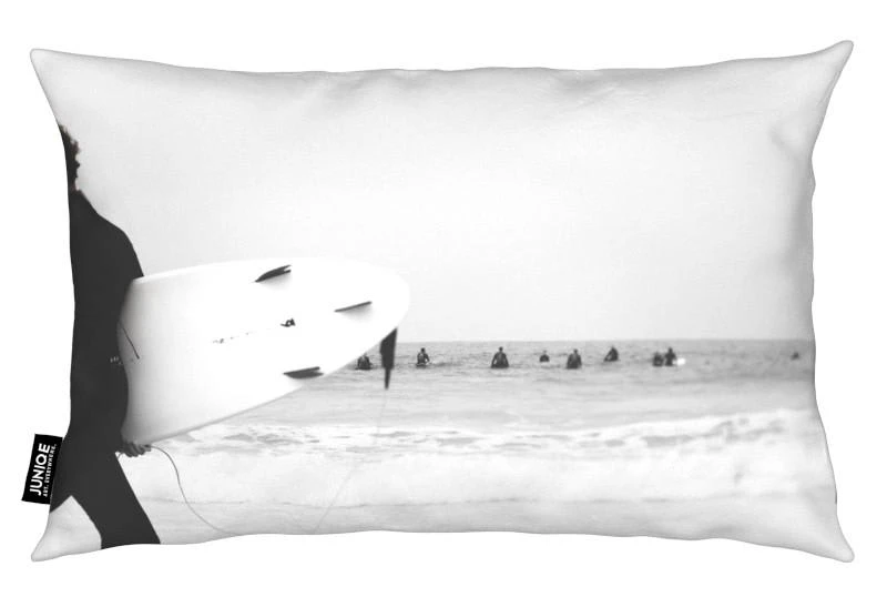 Juniqe Kissen "Catch A Wave II" In Schwarz & Weiß – Bild 2