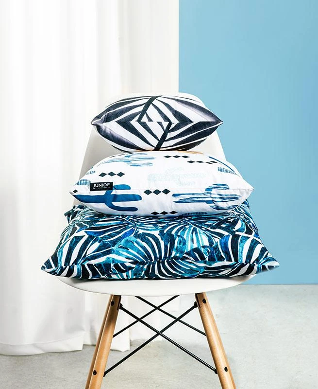 Juniqe Kissen "Catch A Wave II" In Schwarz & Weiß – Bild 3