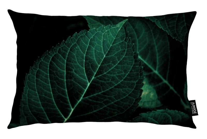 Juniqe Kissen "Dark Leaves 1" In Grün & Schwarz