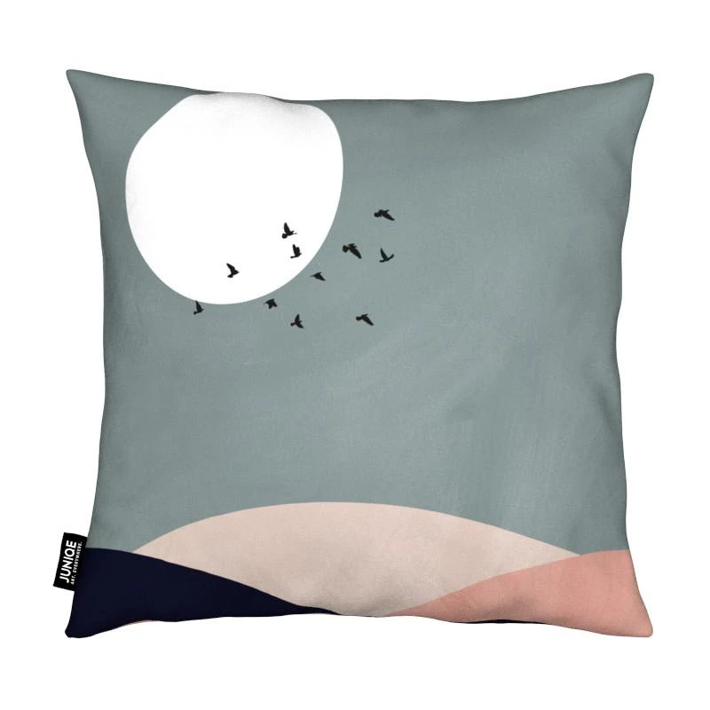 Juniqe Kissen "Hillscape II" In Grau & Rot – Bild 2