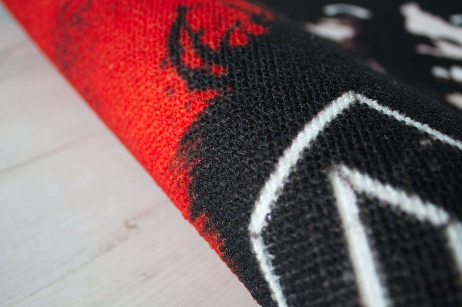 Rockbites AC/DC Face Teppich In Rot – Bild 9